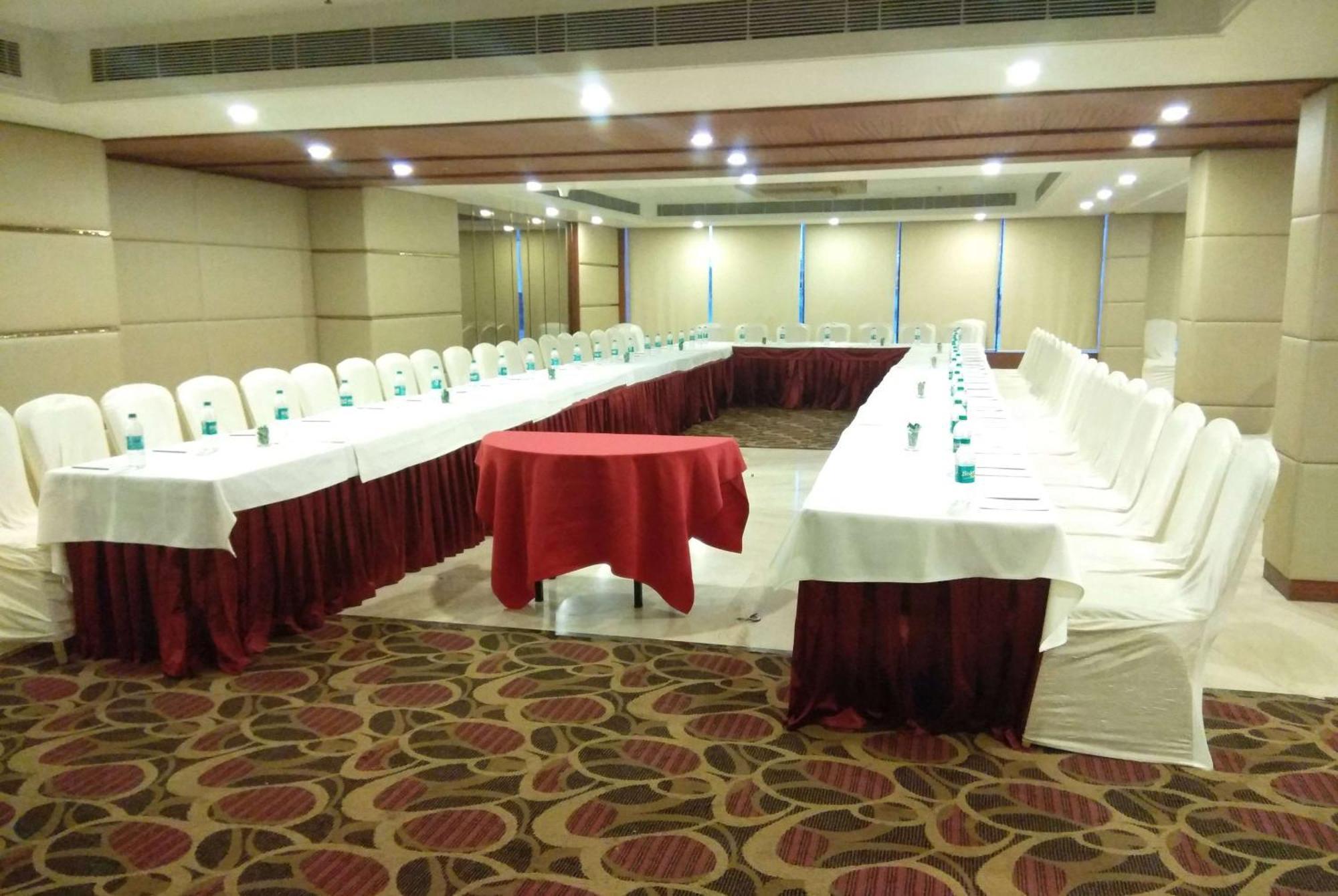 Ramada By Wyndham Ghaziabad Vasundhara Exterior foto