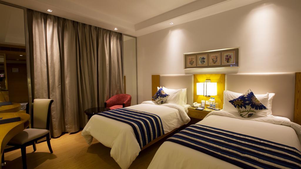 Ramada By Wyndham Ghaziabad Vasundhara Exterior foto