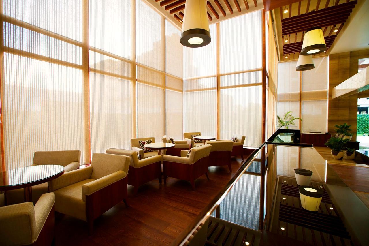 Ramada By Wyndham Ghaziabad Vasundhara Exterior foto