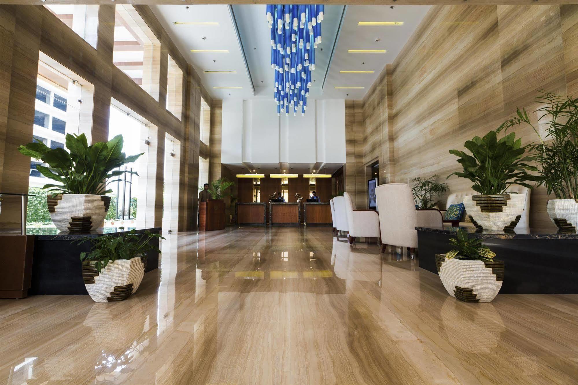 Ramada By Wyndham Ghaziabad Vasundhara Exterior foto